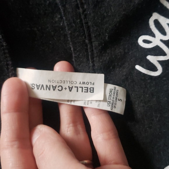 Like New flowy tshirt - Picture 2 of 5